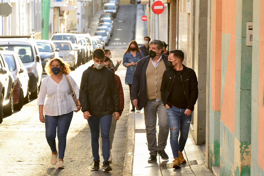 El Ayuntamiento analiza junto a vecinos del barrio de La Isleta las propuestas urbanisticas de mejora del barrio